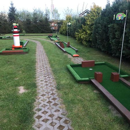 Domki Kapitanskie Z Prywatnym Polem Do Gry W Mini Golf Rewal Exterior photo